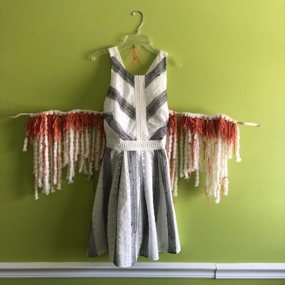 🏷️ adelyn rae white polka dot dress with black embroidery & criss cross back - Picture 4 of 12